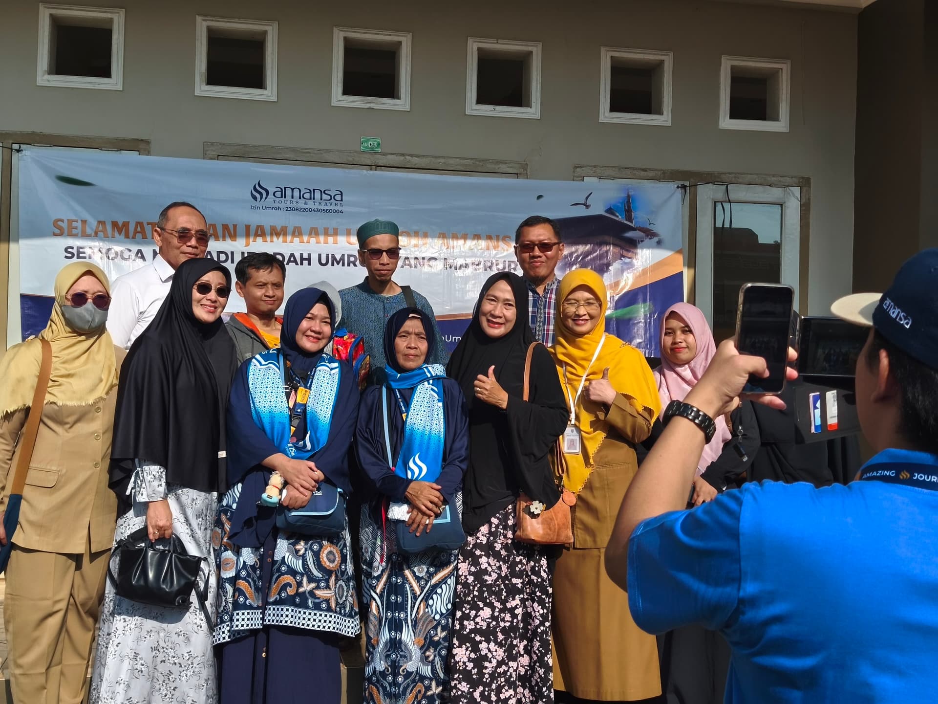 Penuh Haru, Keberangkatan Jamaah Umroh 15 September 2026 dari Cilacap Diiringi Doa Keluarga — foto 1